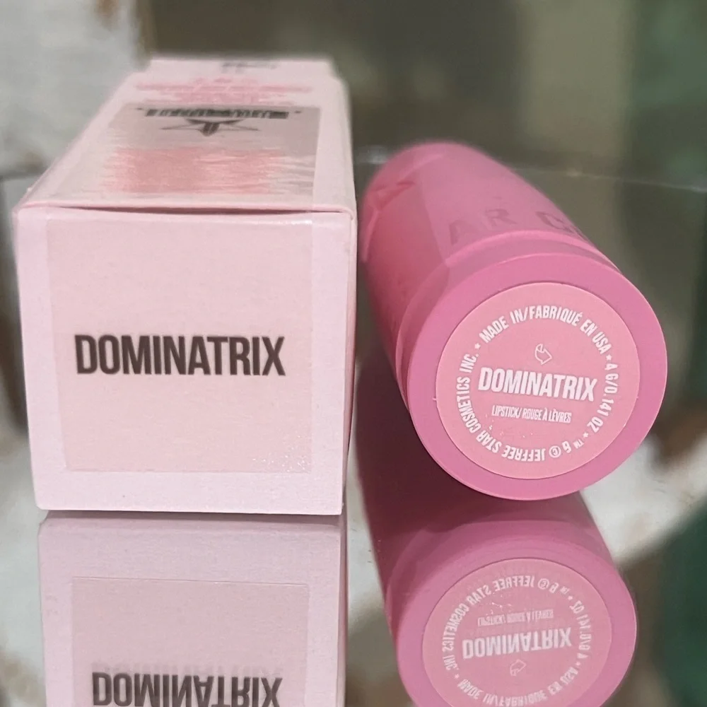 Jeffree Star Velvet Trap Lipstick in color Dominatrix, new!